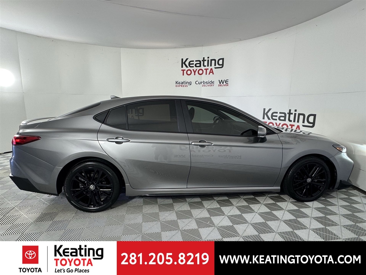 Toyota Camry Hybrid XLE 2025