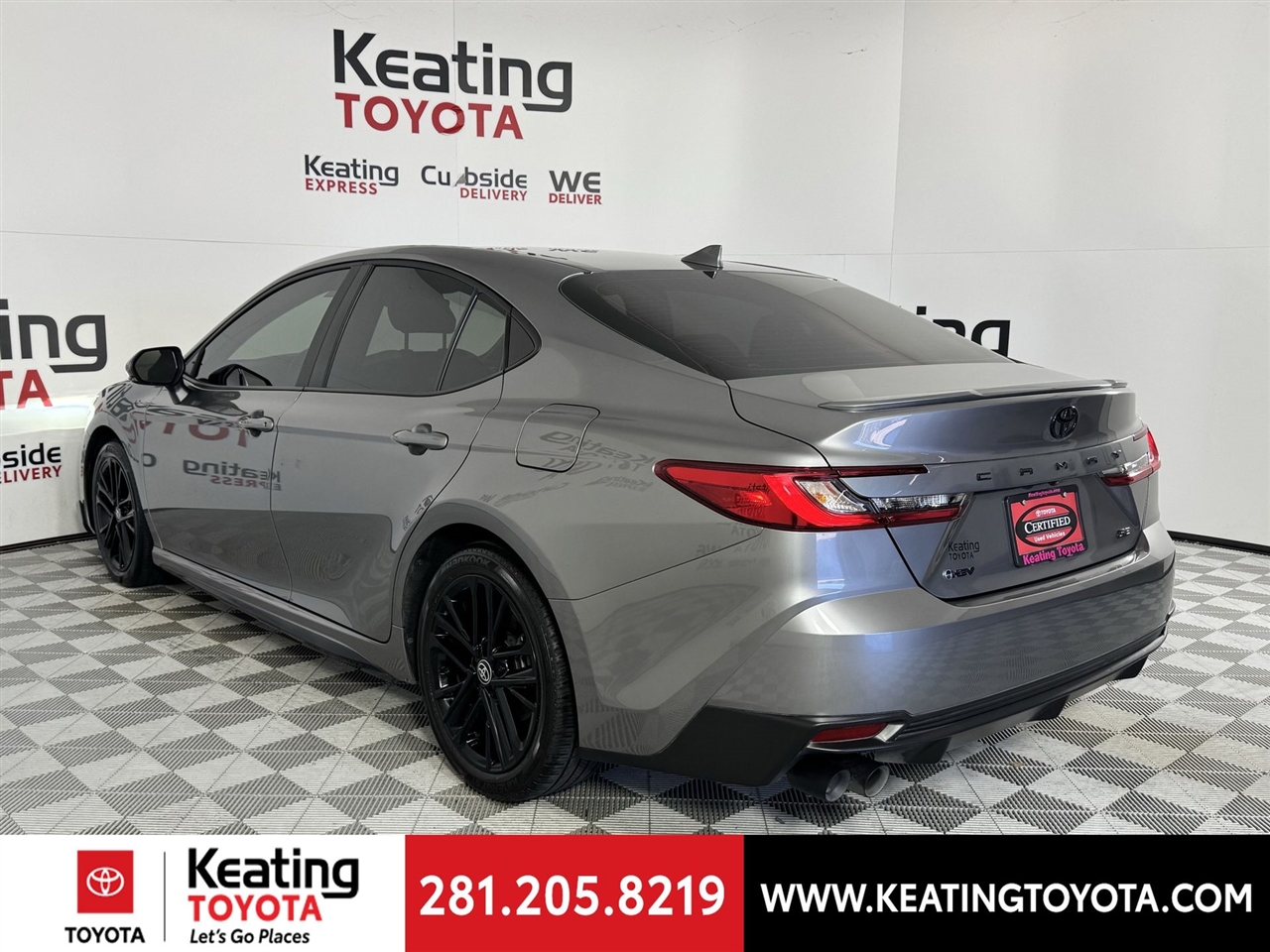 Toyota Camry Hybrid XLE 2025