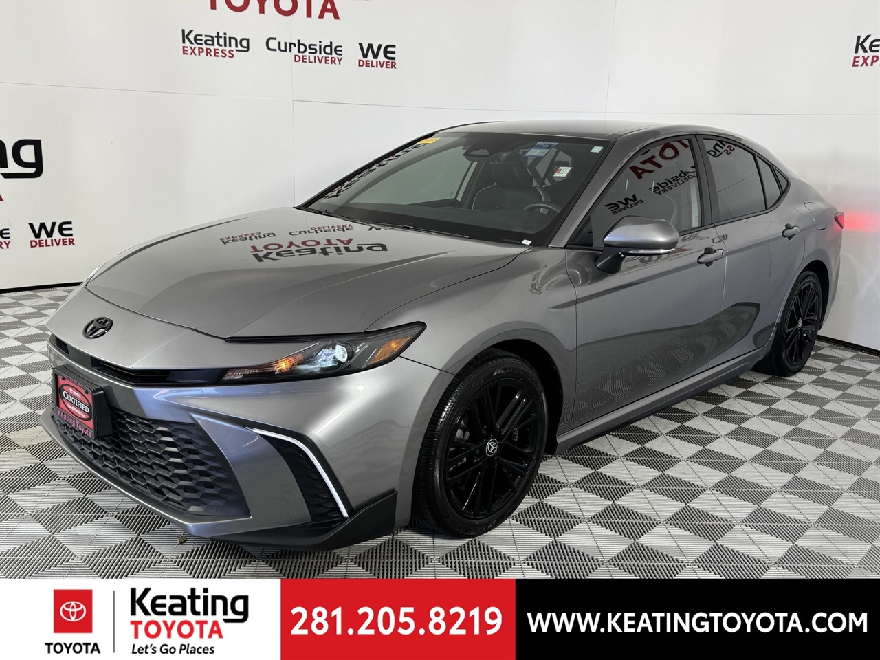 Toyota Camry Hybrid XLE 2025