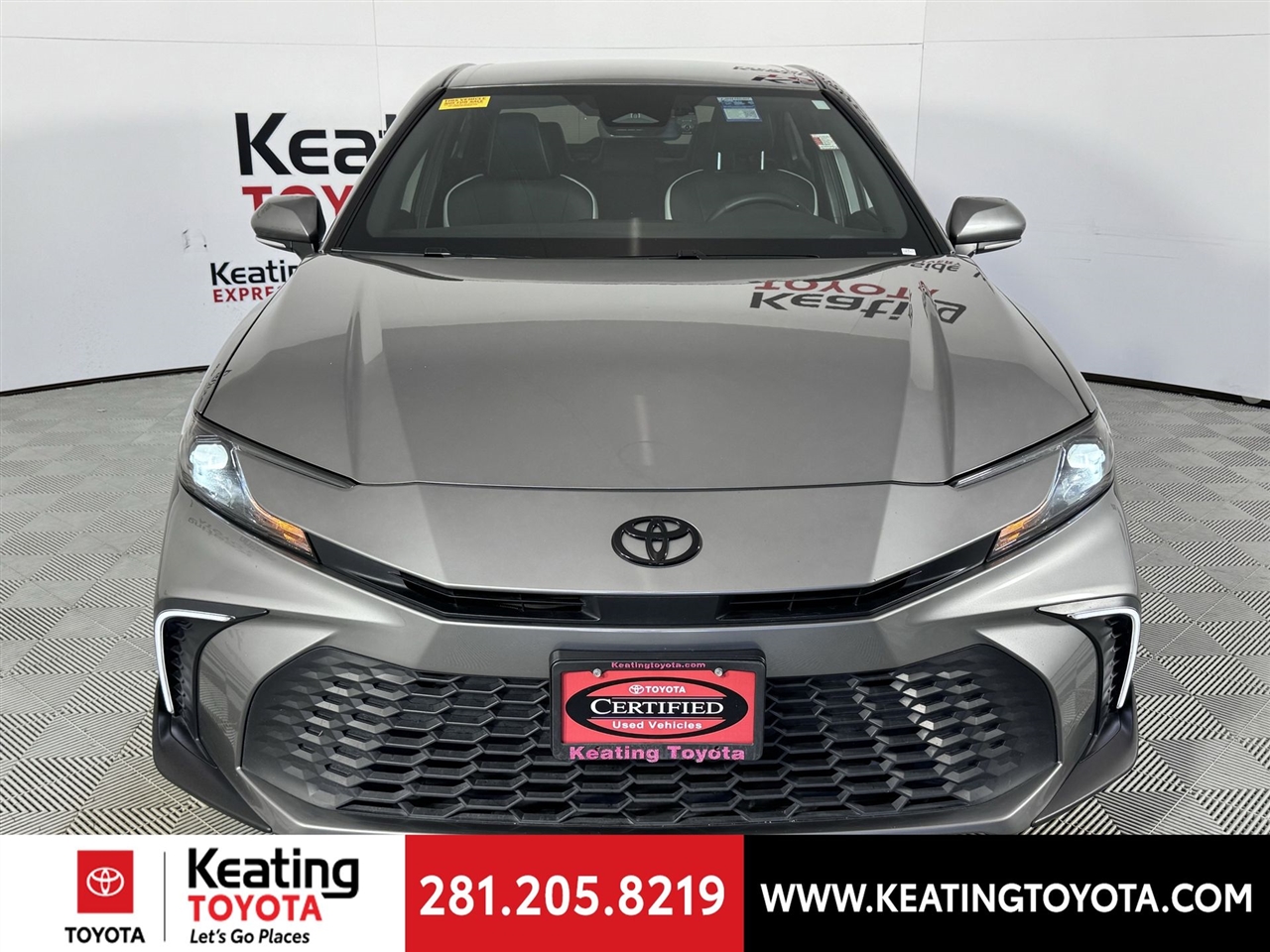 Toyota Camry Hybrid XLE 2025