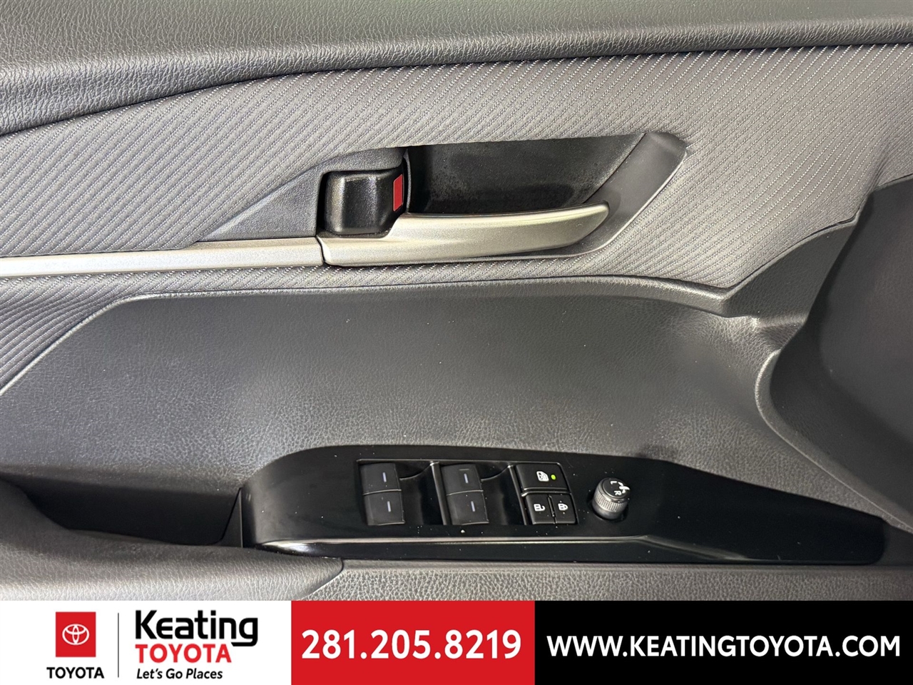 Toyota Camry Hybrid XLE 2025