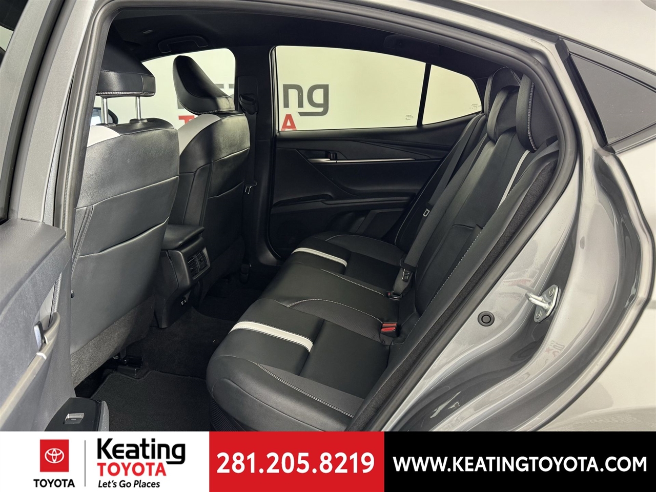 Toyota Camry Hybrid XLE 2025