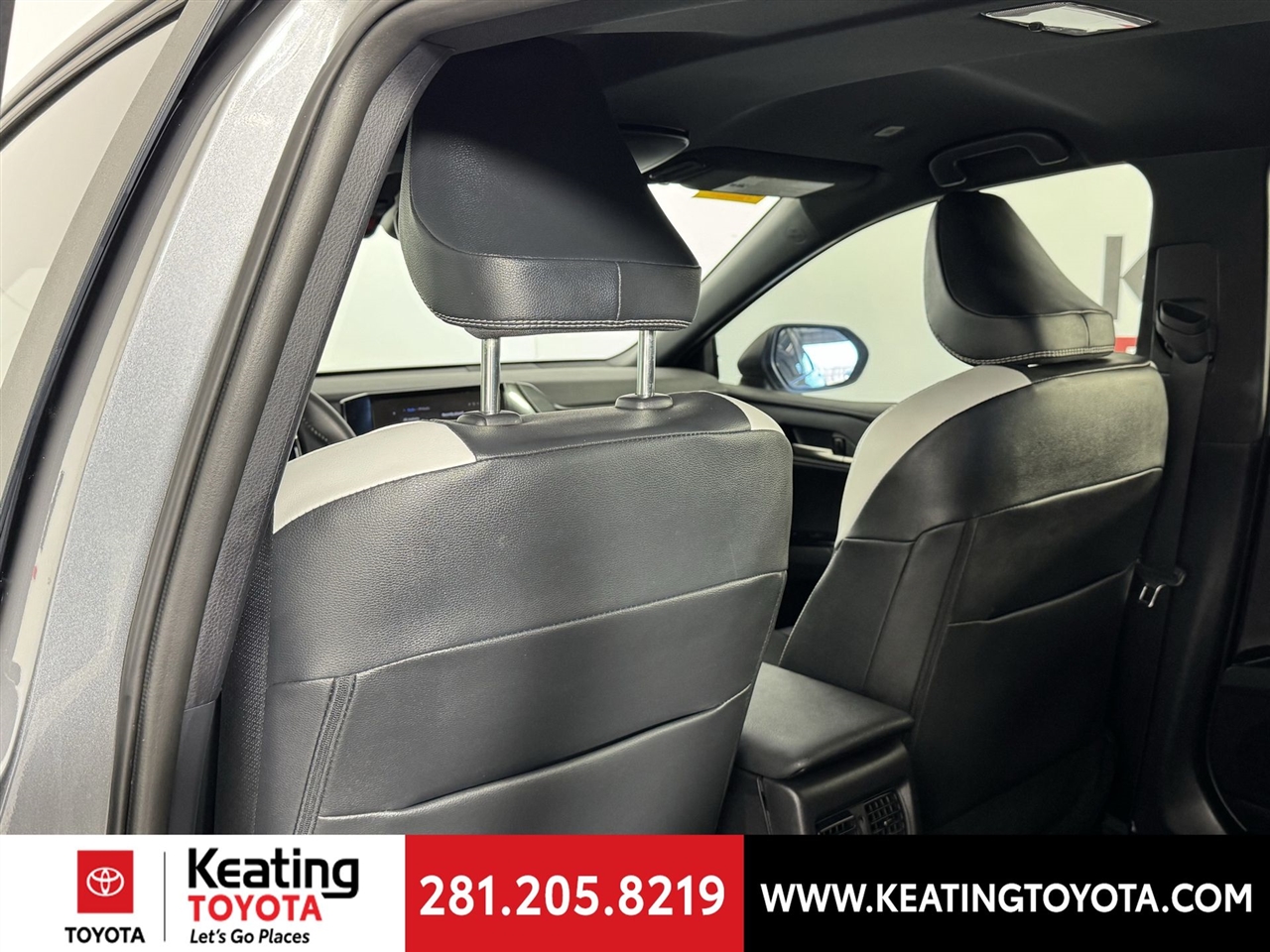 Toyota Camry Hybrid XLE 2025