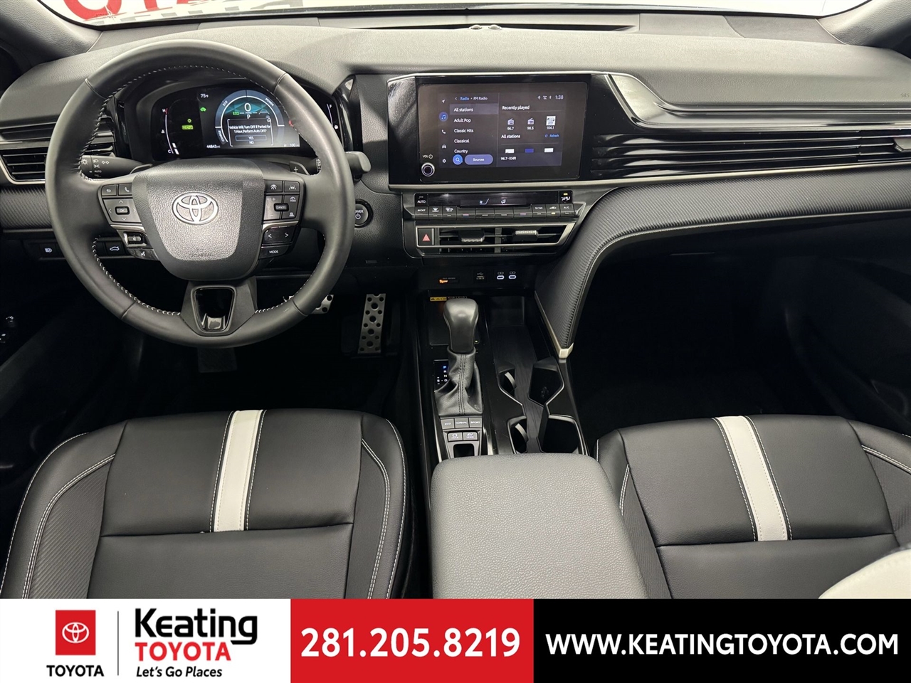 Toyota Camry Hybrid XLE 2025