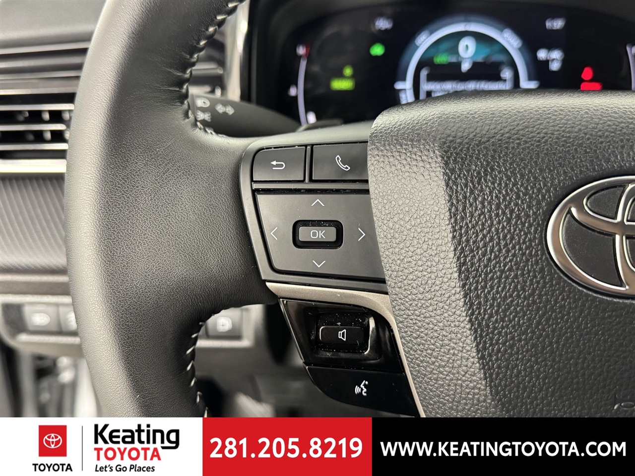 Toyota Camry Hybrid XLE 2025