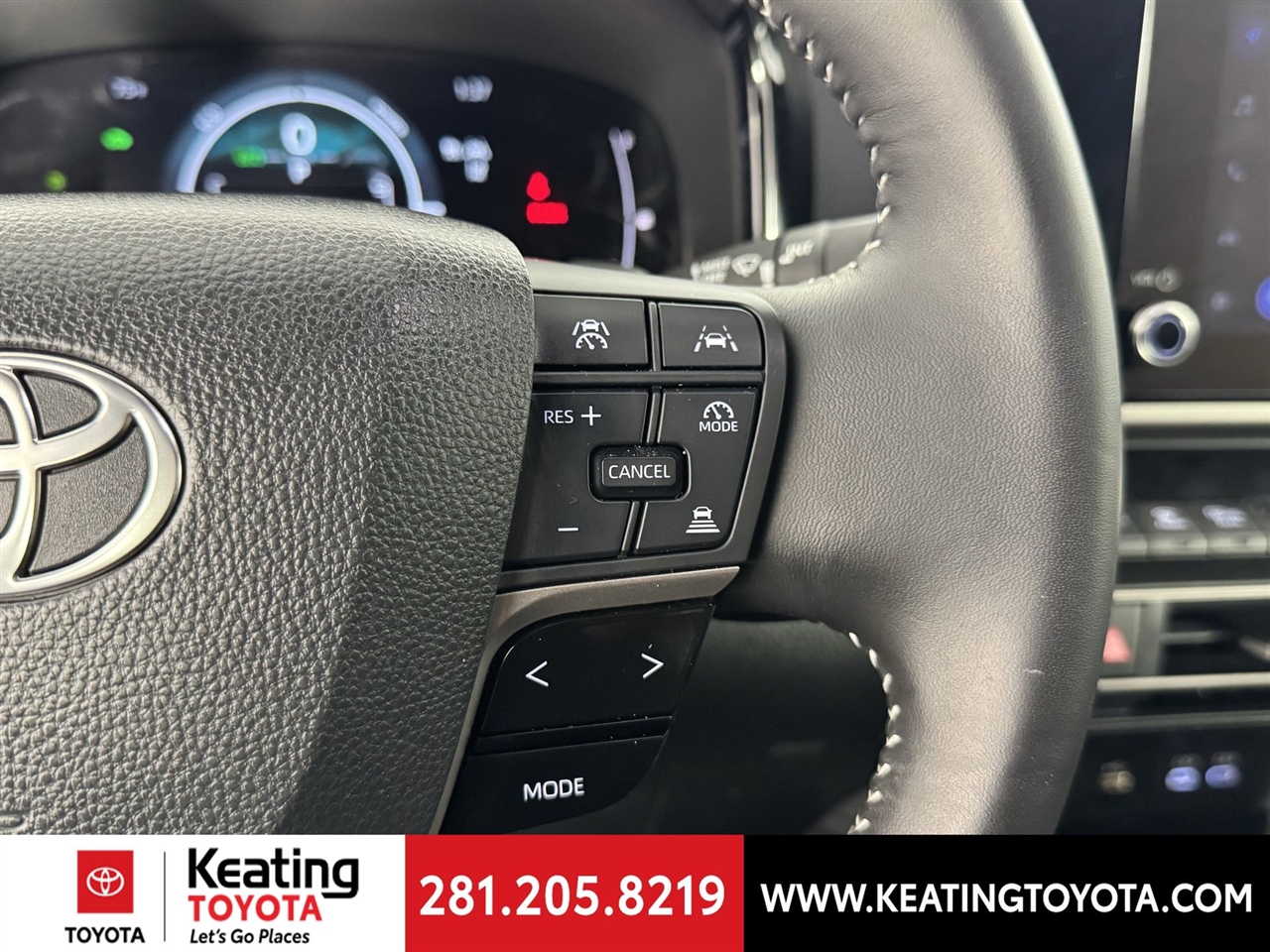 Toyota Camry Hybrid XLE 2025