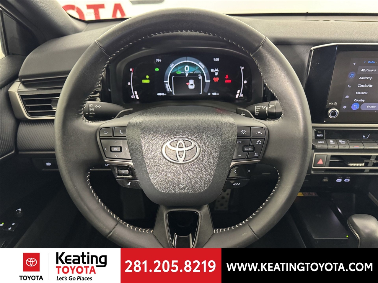 Toyota Camry Hybrid XLE 2025