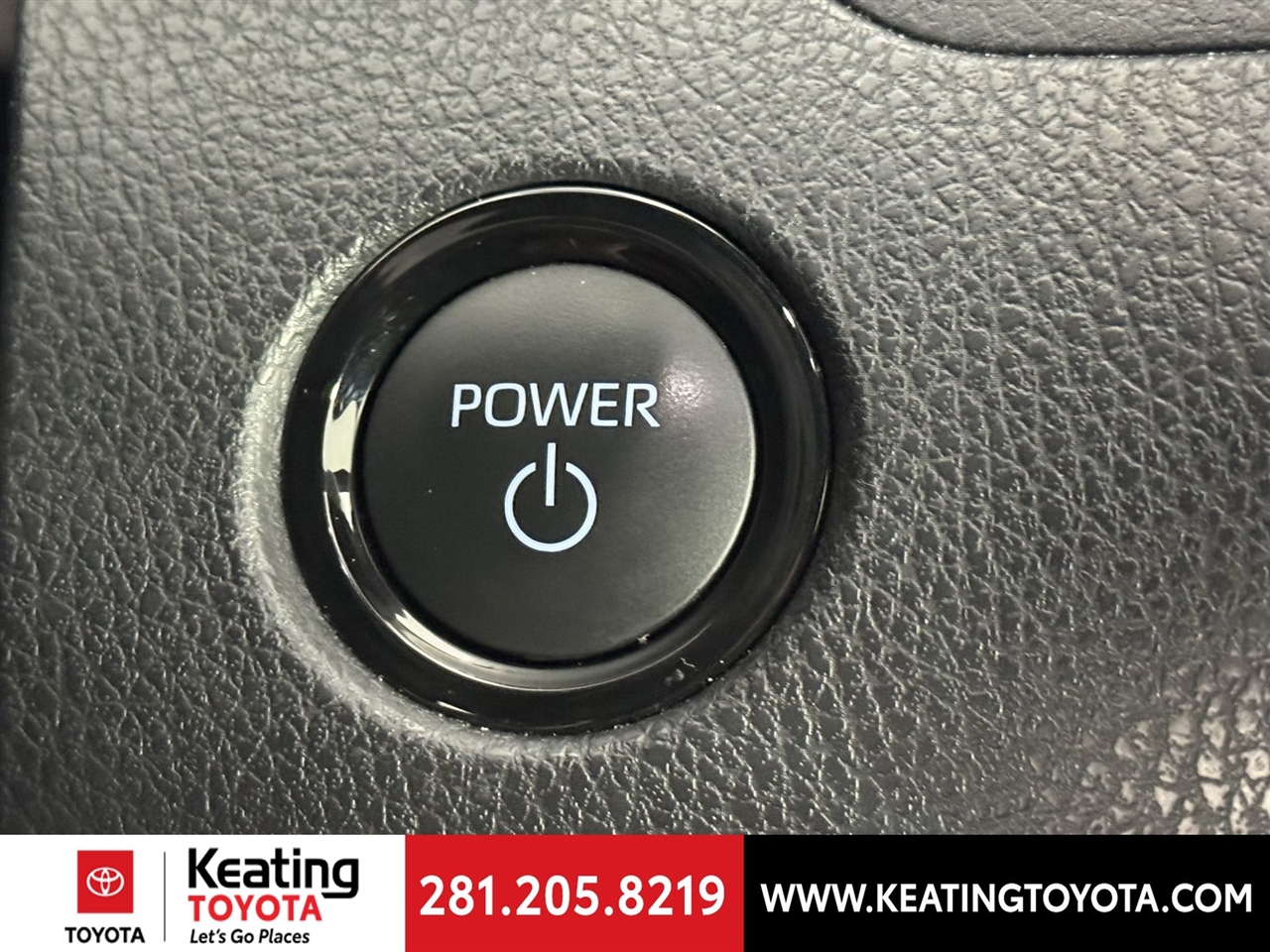 Toyota Camry Hybrid XLE 2025