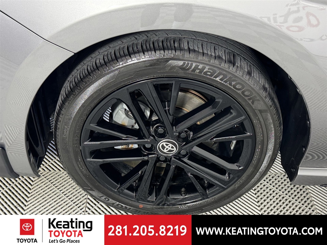 Toyota Camry Hybrid XLE 2025