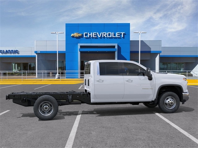 Chevrolet Silverado 3500HD Work Truck Crew Cab 4WD 2025