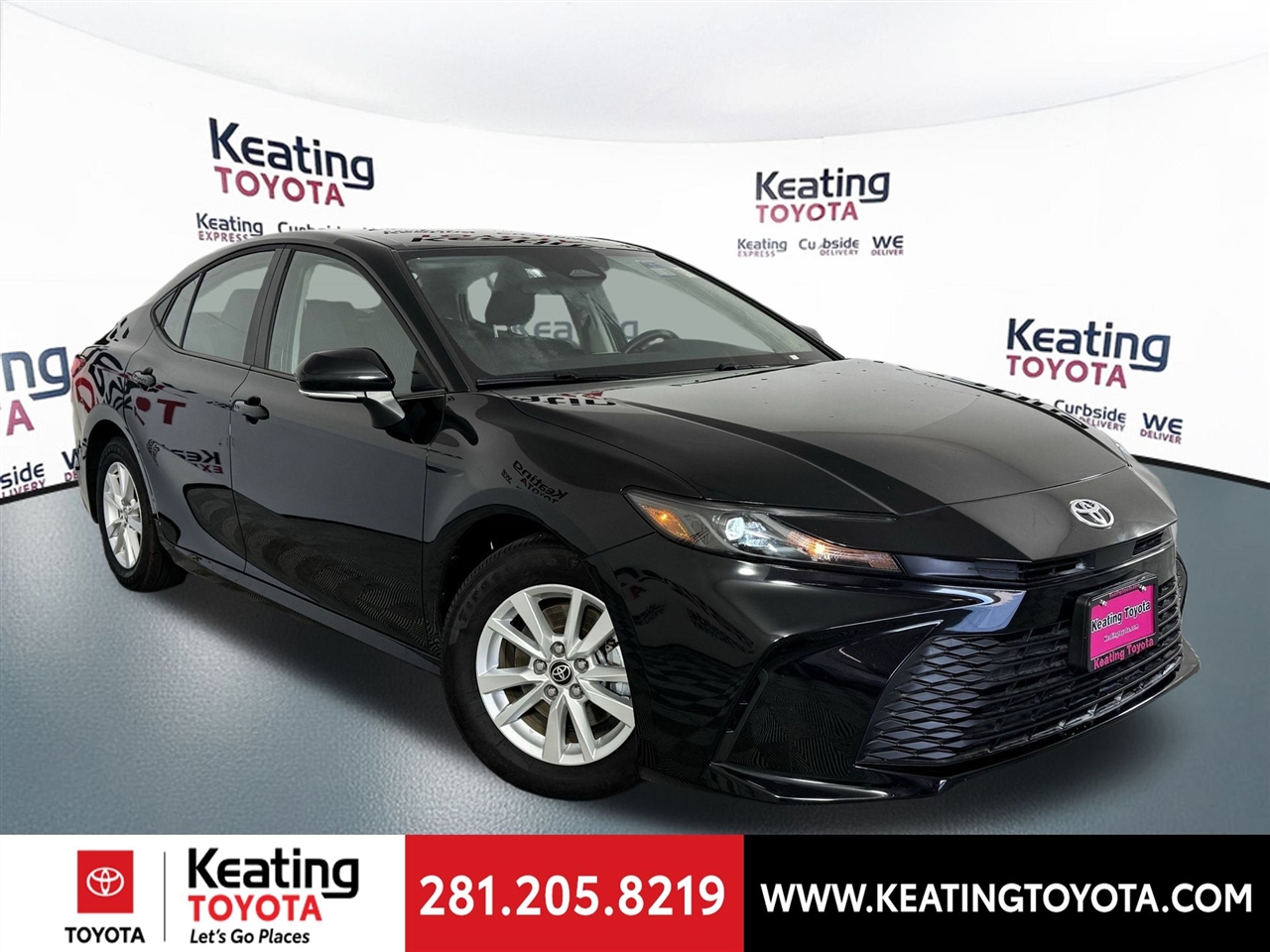 Toyota Camry Hybrid XLE 2025