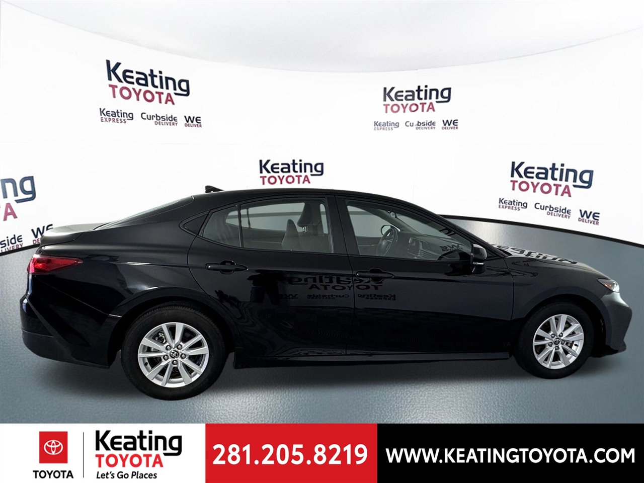 Toyota Camry Hybrid XLE 2025