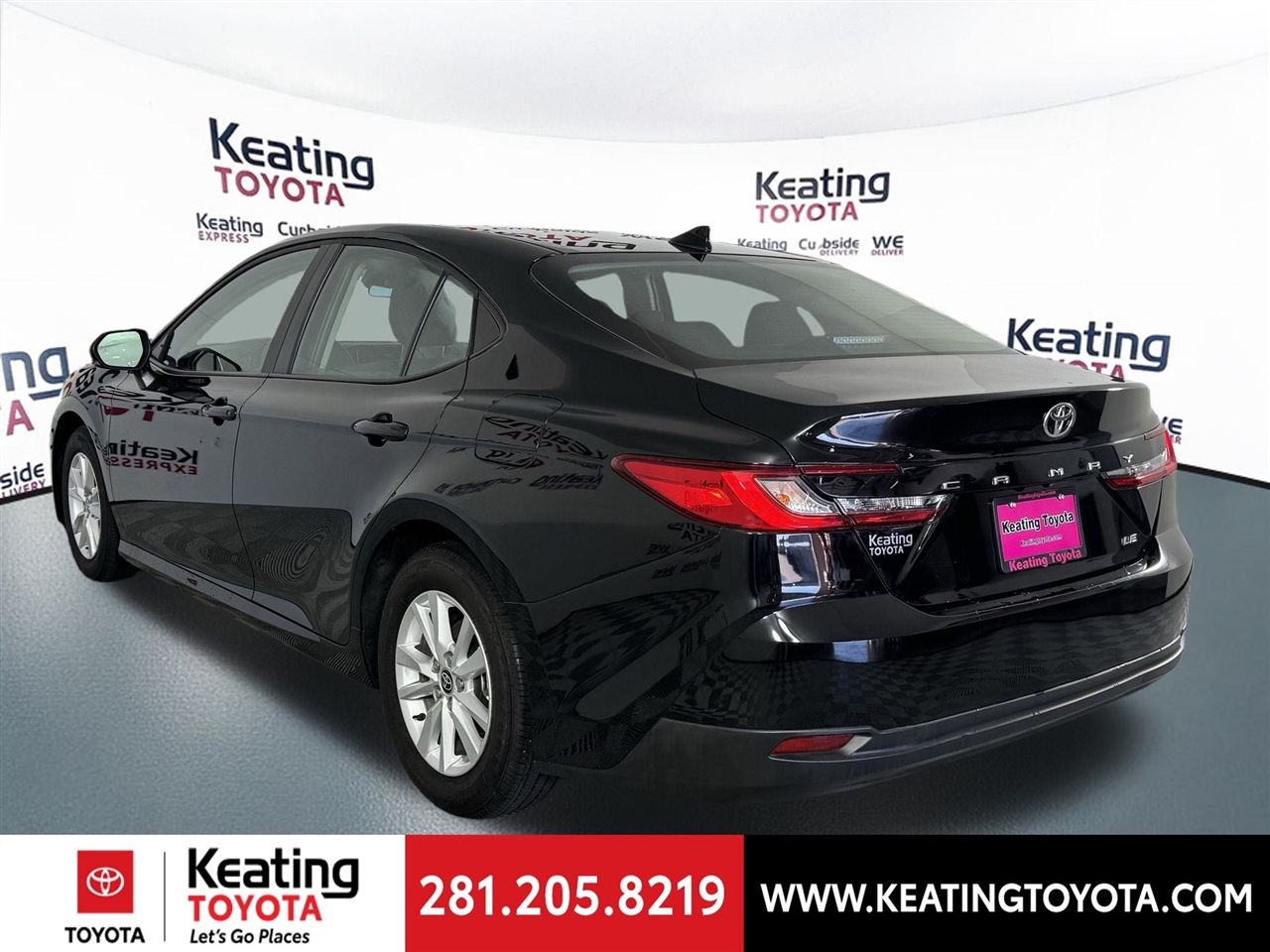 Toyota Camry Hybrid XLE 2025