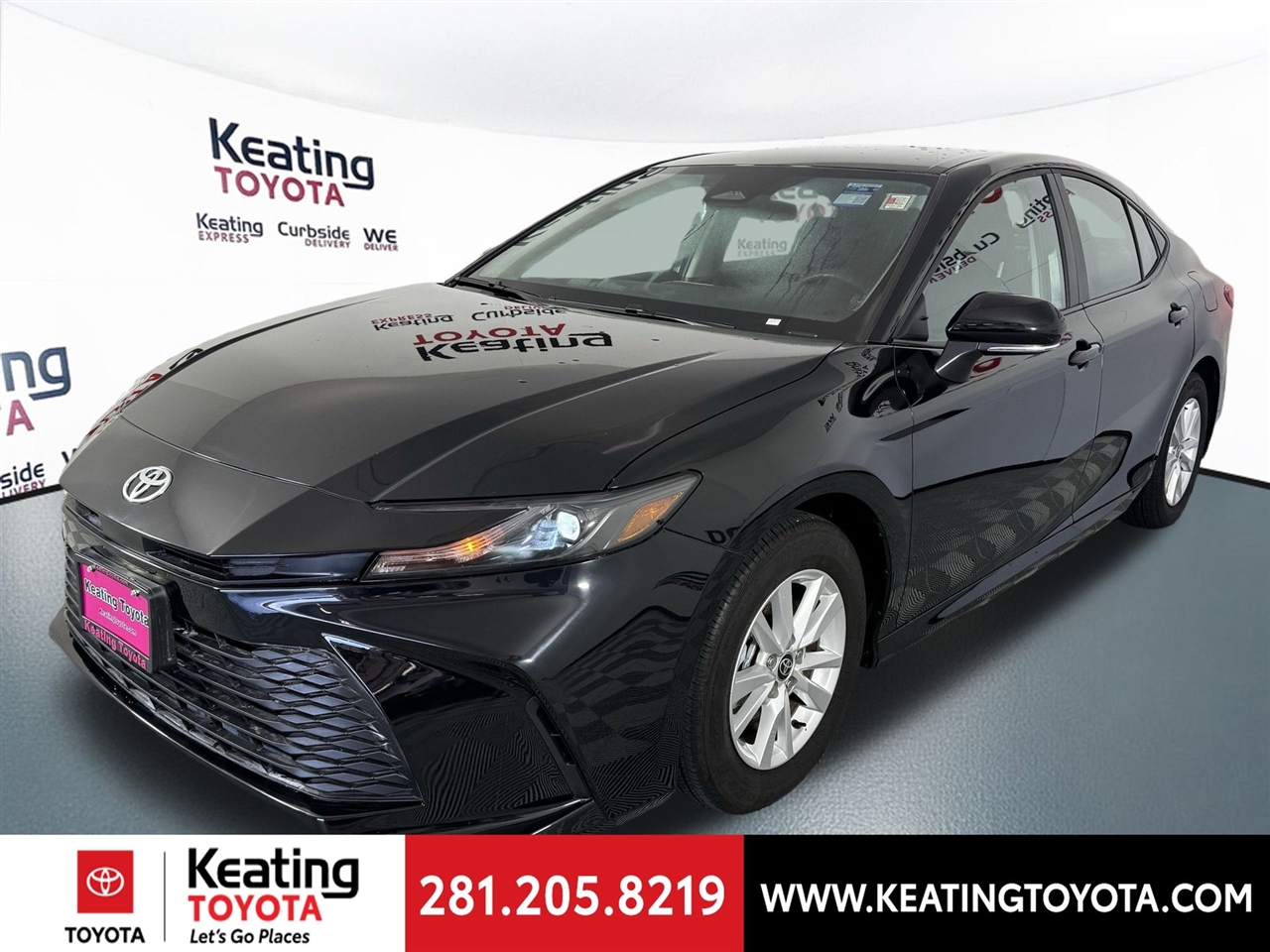 Toyota Camry Hybrid XLE 2025