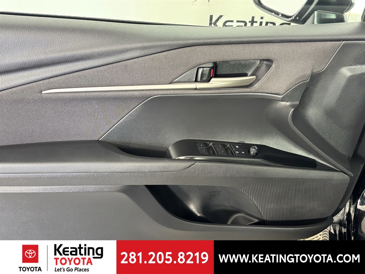 Toyota Camry Hybrid XLE 2025