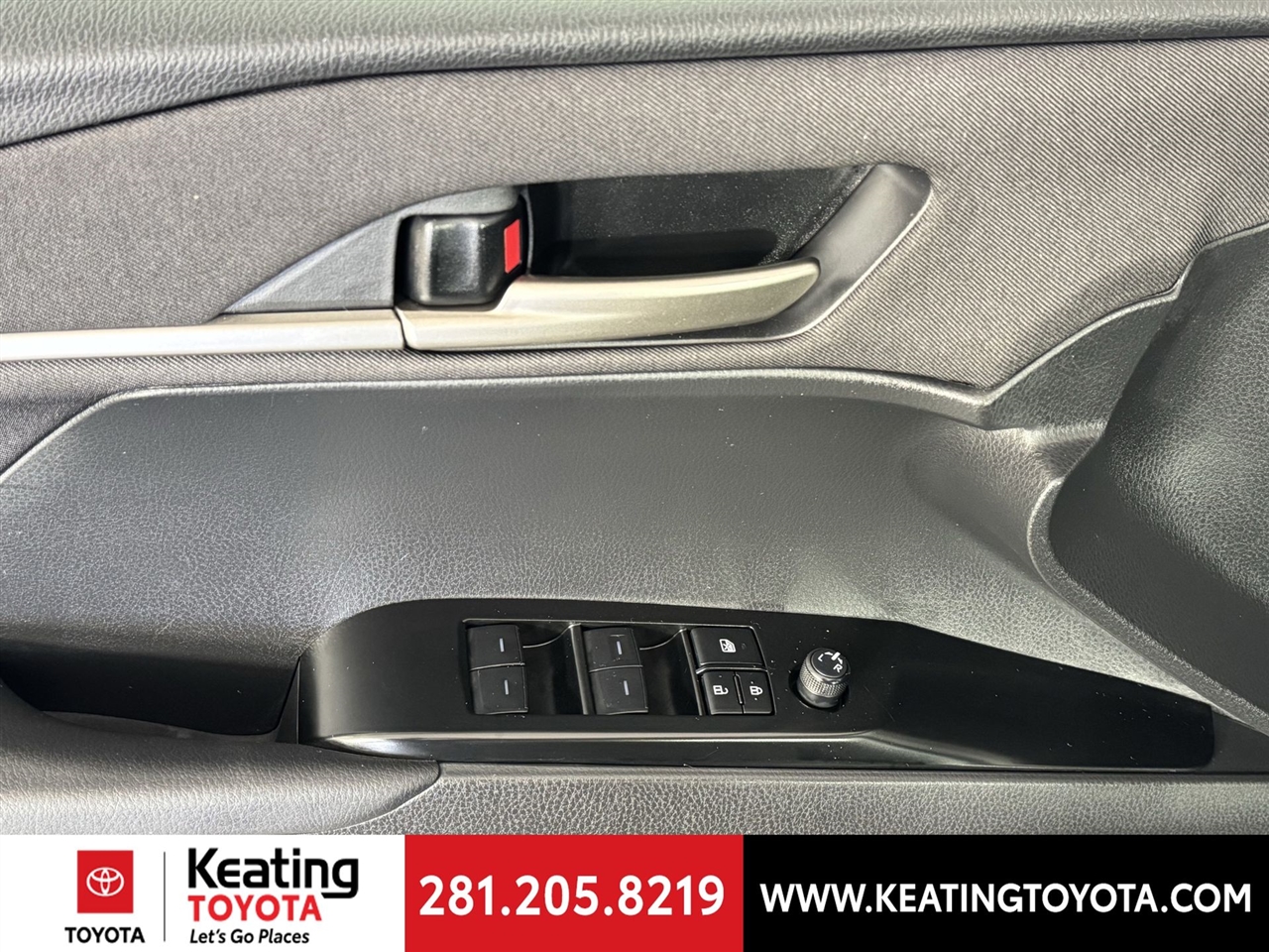 Toyota Camry Hybrid XLE 2025