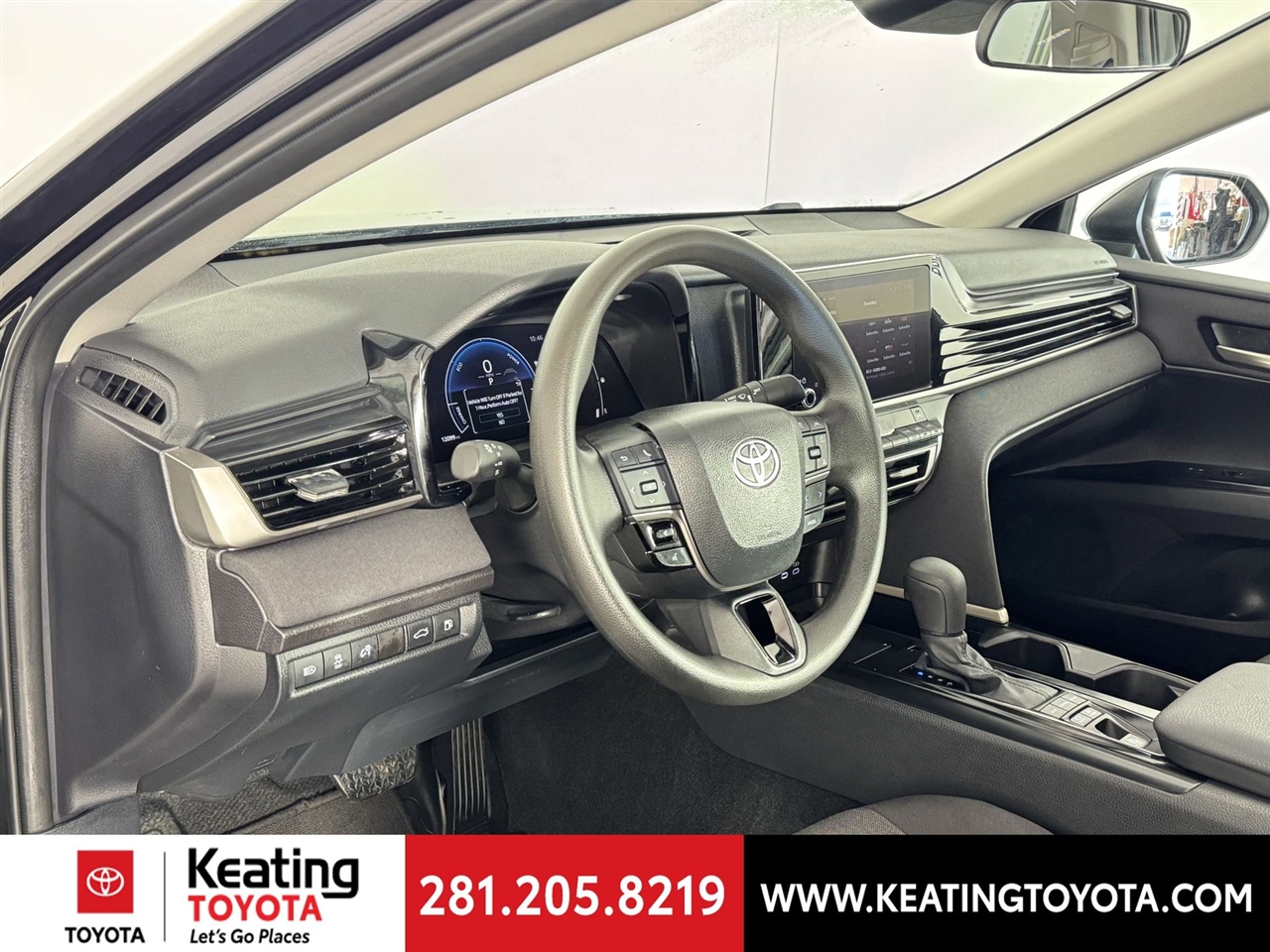 Toyota Camry Hybrid XLE 2025