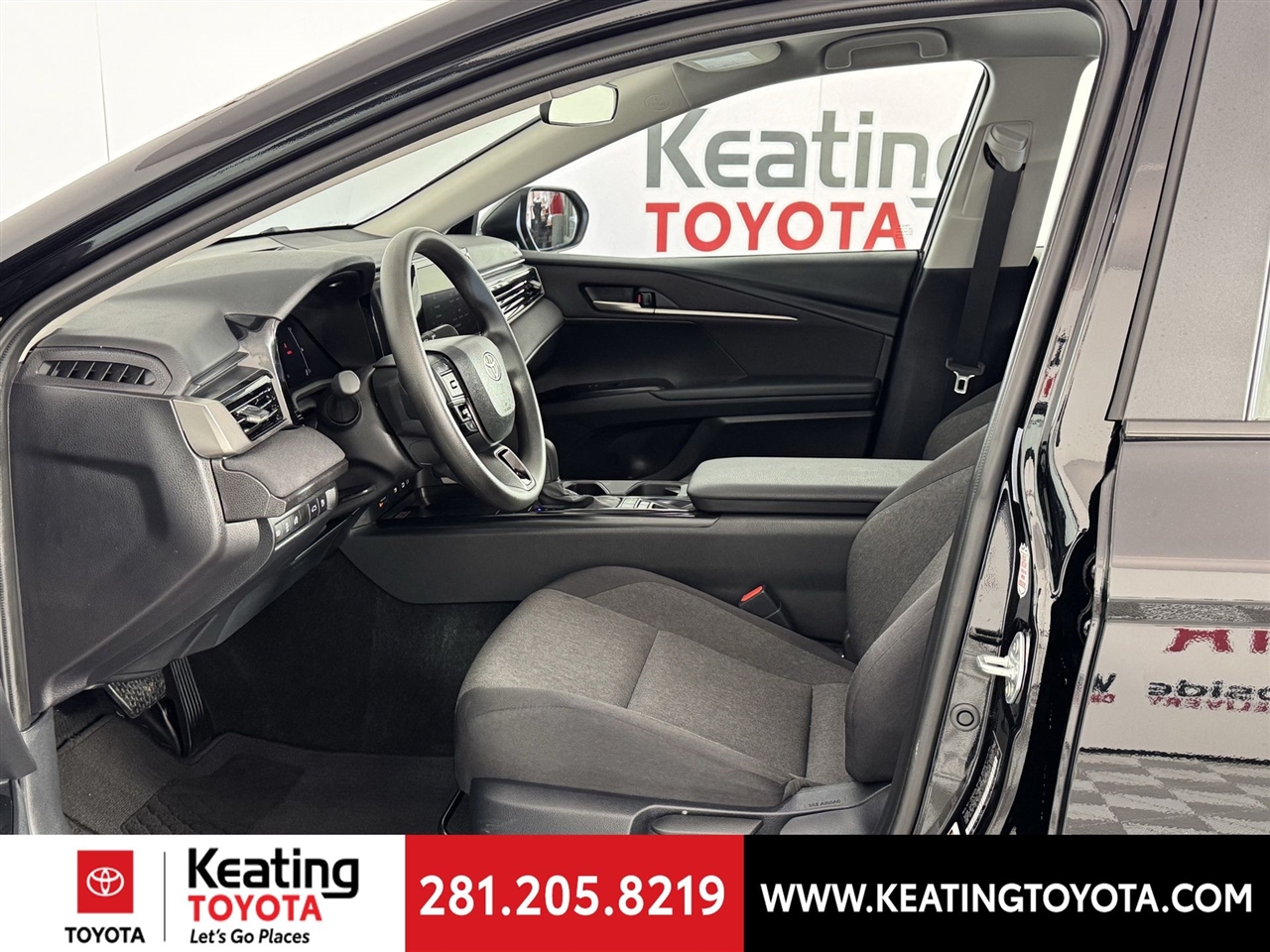 Toyota Camry Hybrid XLE 2025