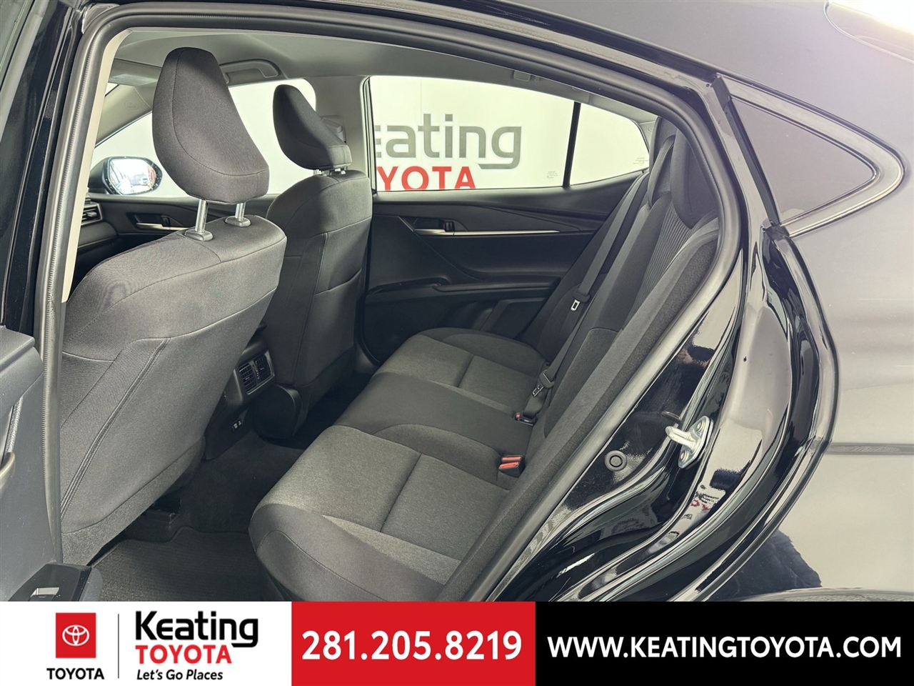 Toyota Camry Hybrid XLE 2025