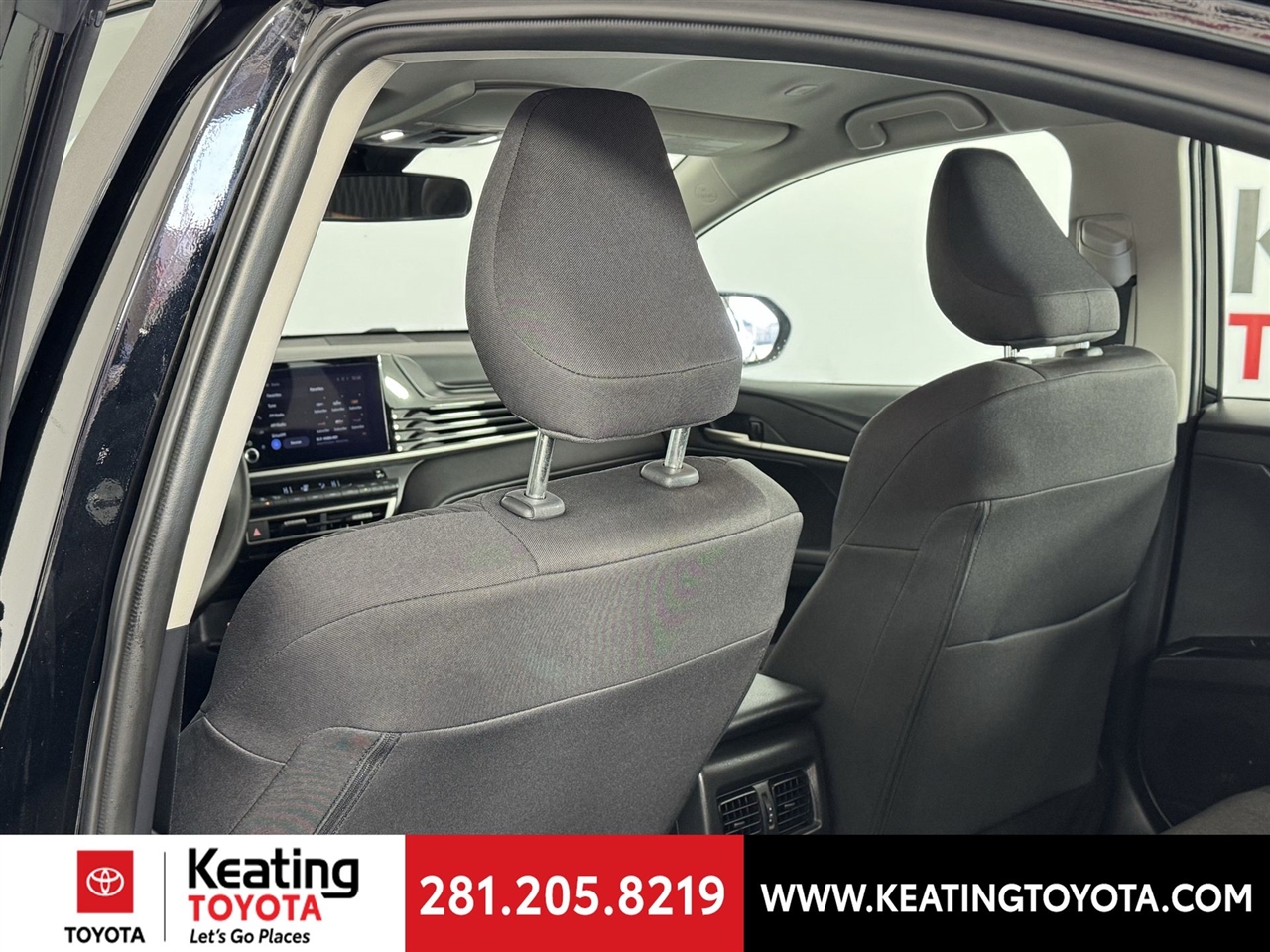 Toyota Camry Hybrid XLE 2025