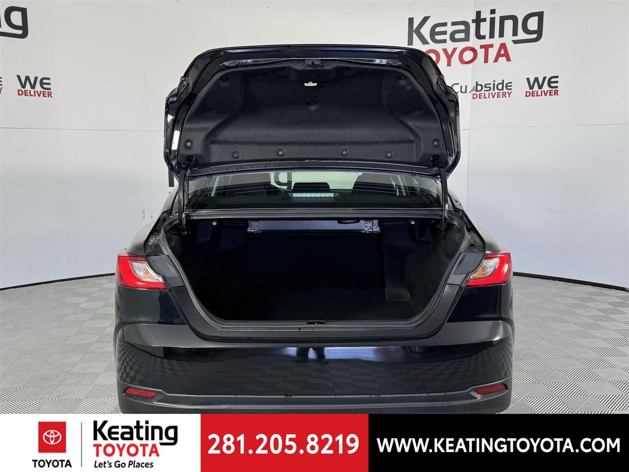 Toyota Camry Hybrid XLE 2025