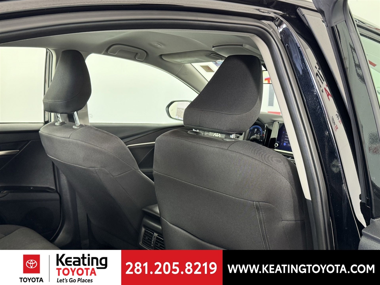 Toyota Camry Hybrid XLE 2025