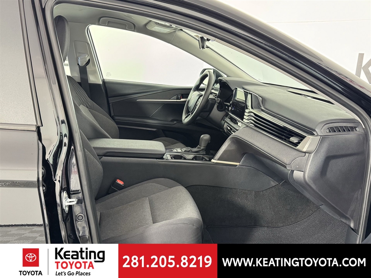 Toyota Camry Hybrid XLE 2025