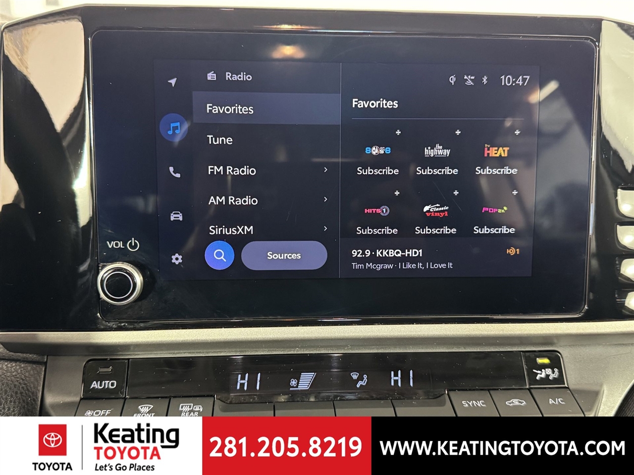 Toyota Camry Hybrid XLE 2025