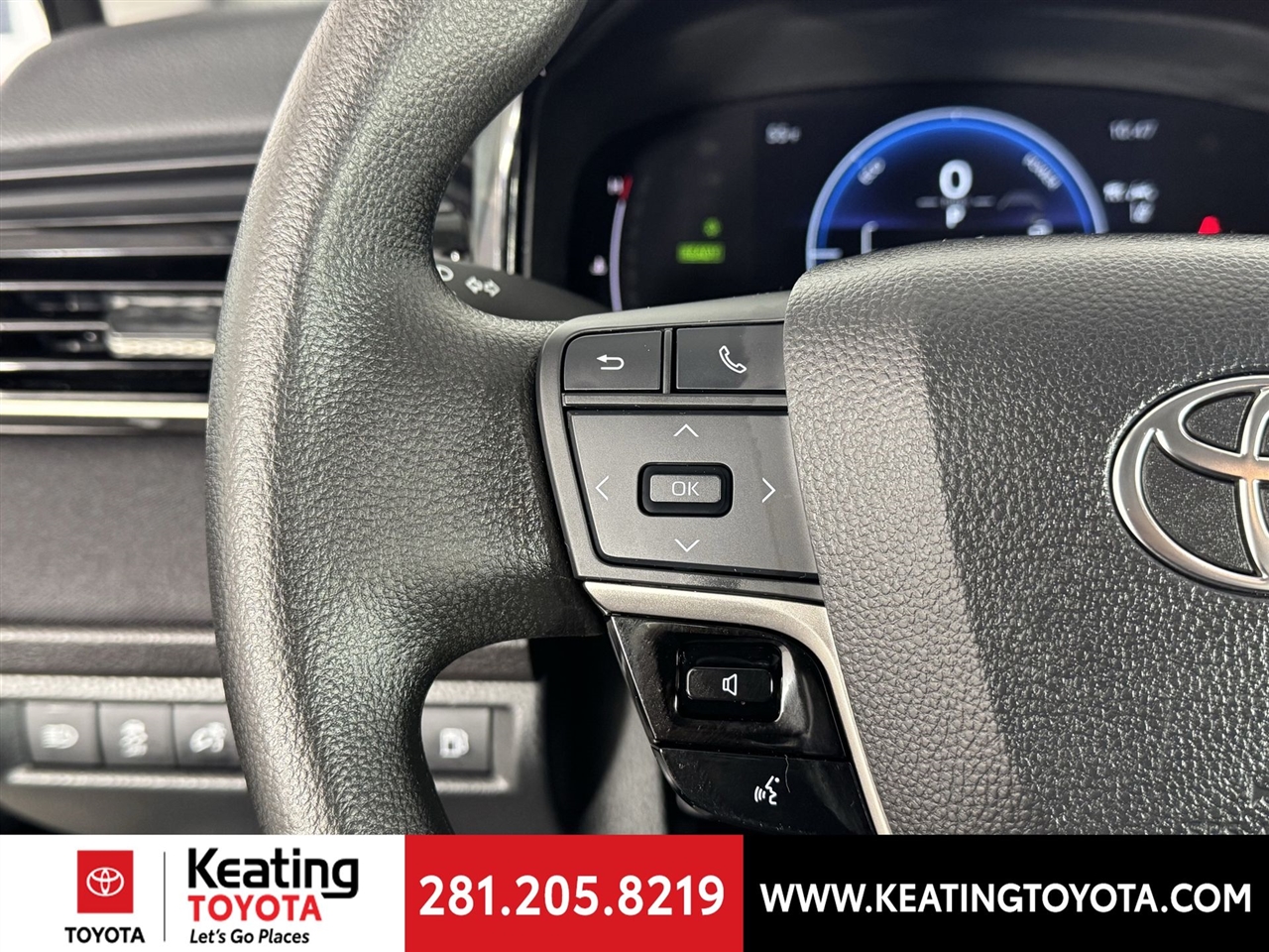 Toyota Camry Hybrid XLE 2025