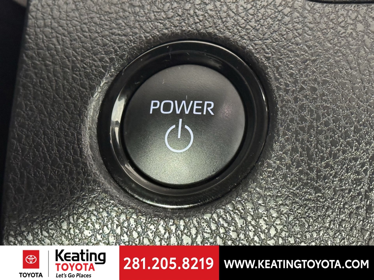 Toyota Camry Hybrid XLE 2025