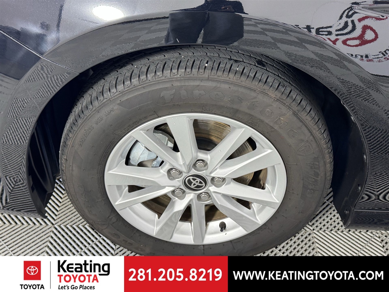 Toyota Camry Hybrid XLE 2025