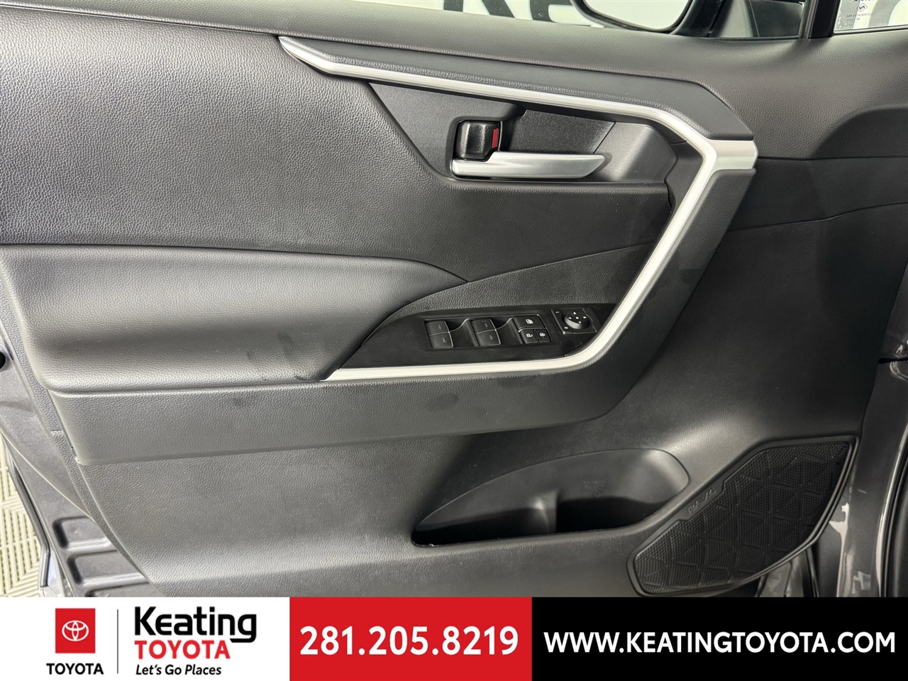 Toyota RAV4 XLE 2024