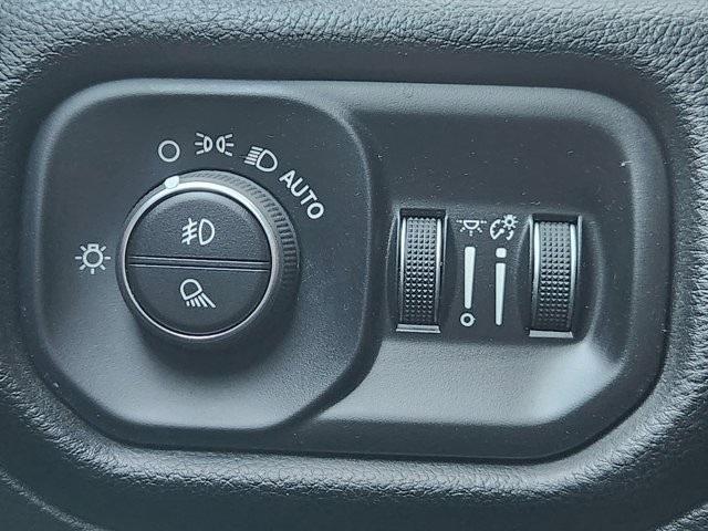 RAM 1500 Rebel Crew Cab SB 4WD 2025