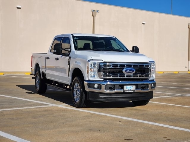 Ford F-250 SD XLT Crew Cab 4WD 2025