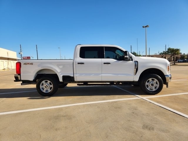 Ford F-250 SD XLT Crew Cab 4WD 2025