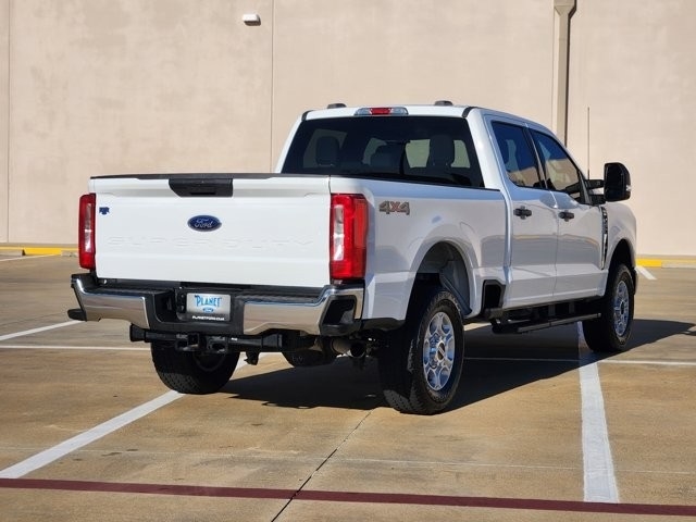 Ford F-250 SD XLT Crew Cab 4WD 2025