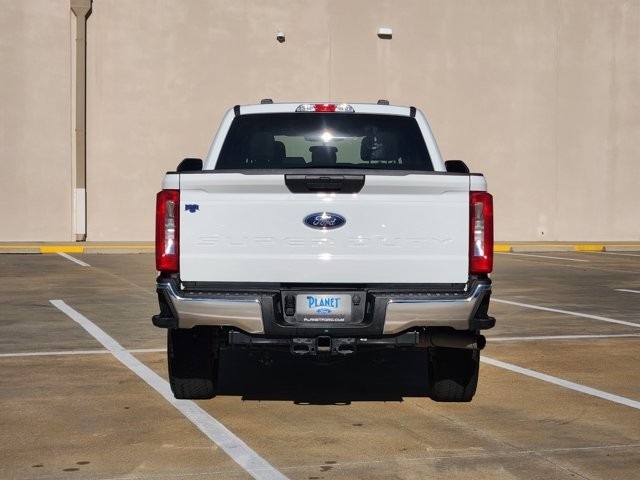 Ford F-250 SD XLT Crew Cab 4WD 2025