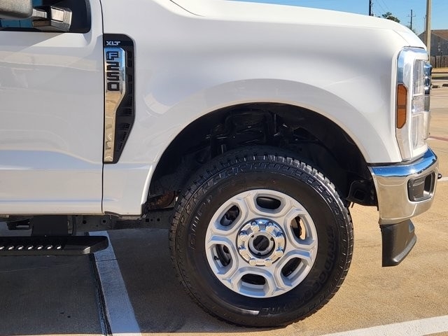 Ford F-250 SD XLT Crew Cab 4WD 2025