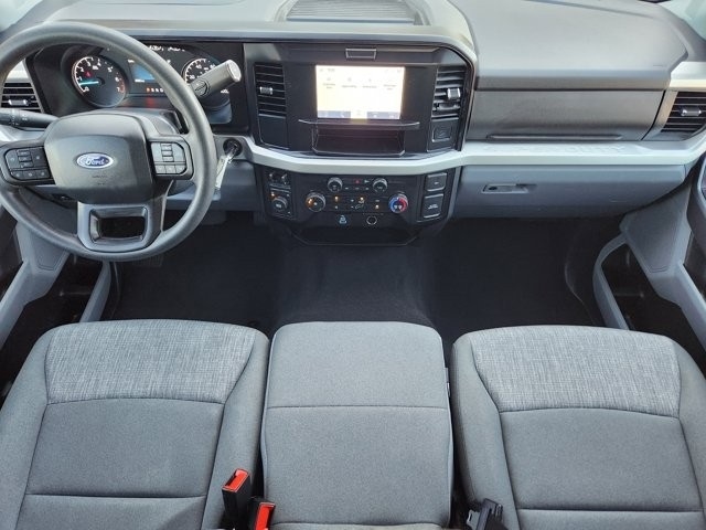 Ford F-250 SD XLT Crew Cab 4WD 2025