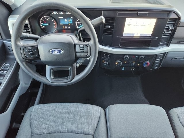 Ford F-250 SD XLT Crew Cab 4WD 2025