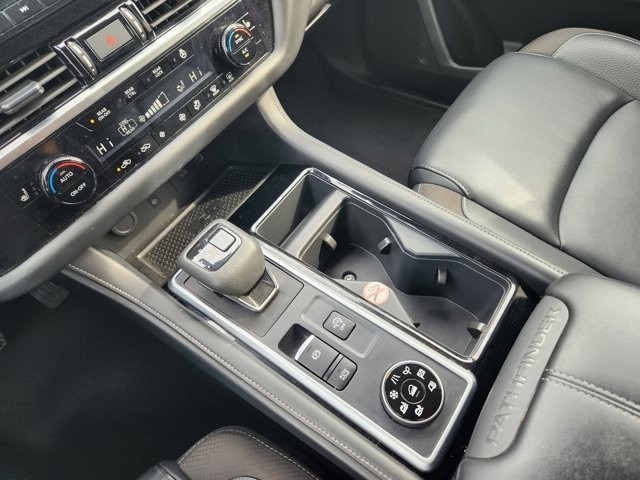 Nissan Pathfinder SL 4WD 2025