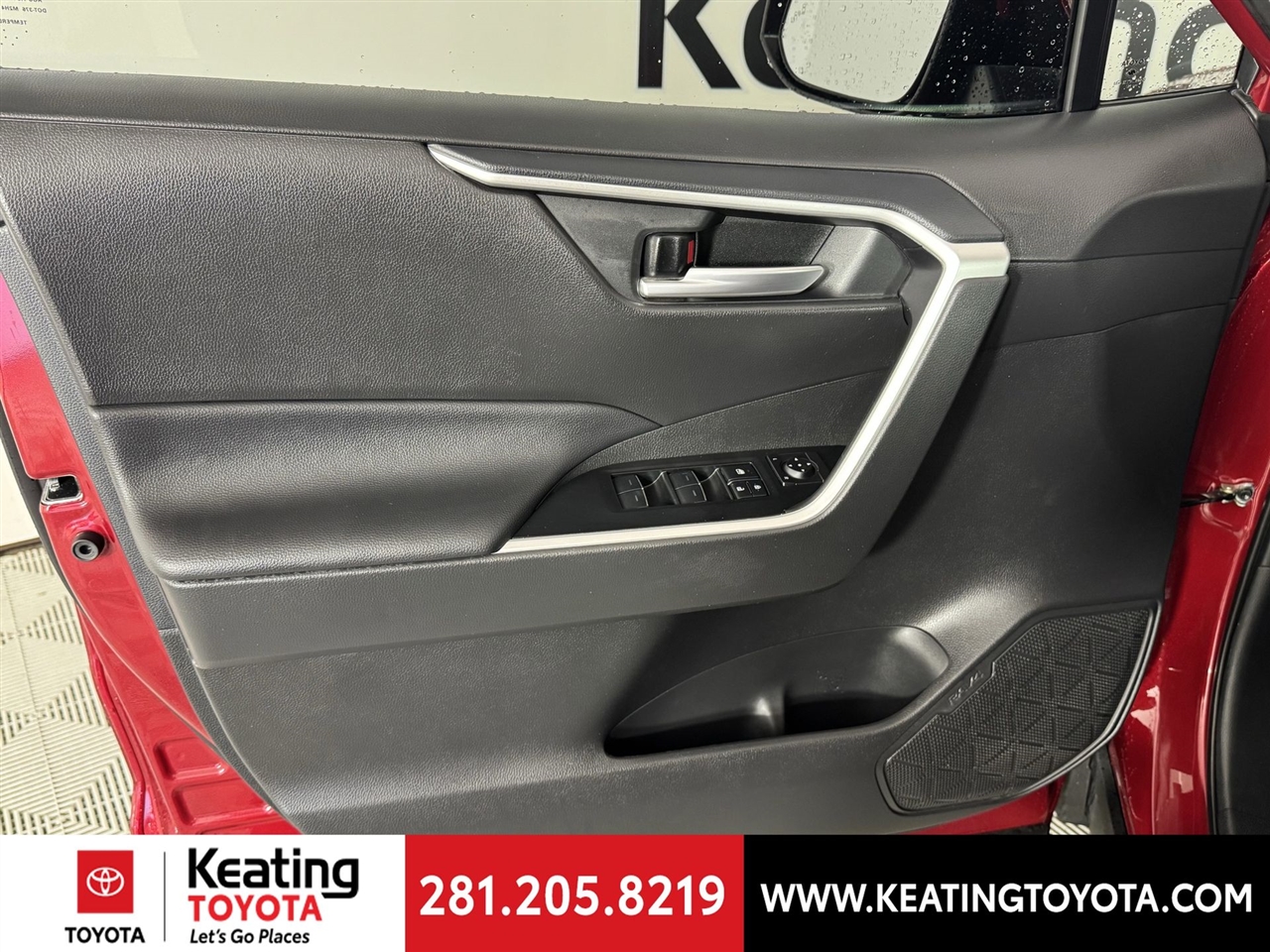 Toyota RAV4 XLE 2025