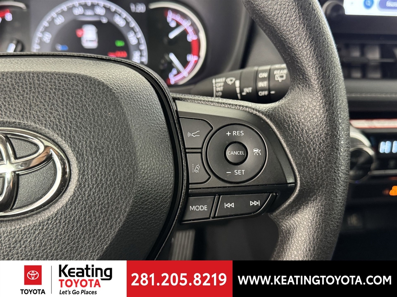 Toyota RAV4 XLE 2025