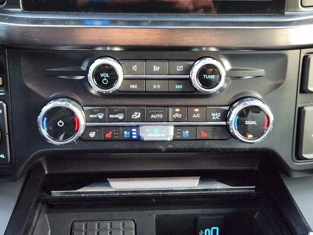 Ford F-350 SD Lariat Crew Cab Long Bed 4WD 2024