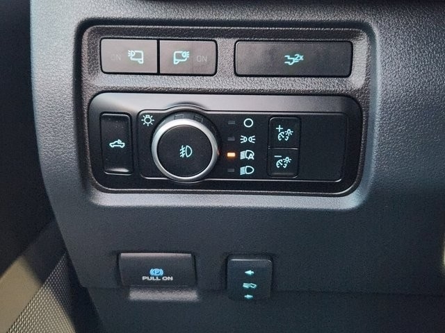 Ford F-350 SD Lariat Crew Cab Long Bed 4WD 2024