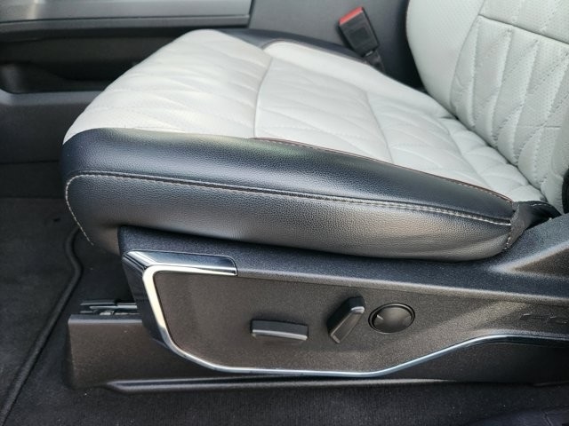 Ford F-350 SD Lariat Crew Cab Long Bed 4WD 2024