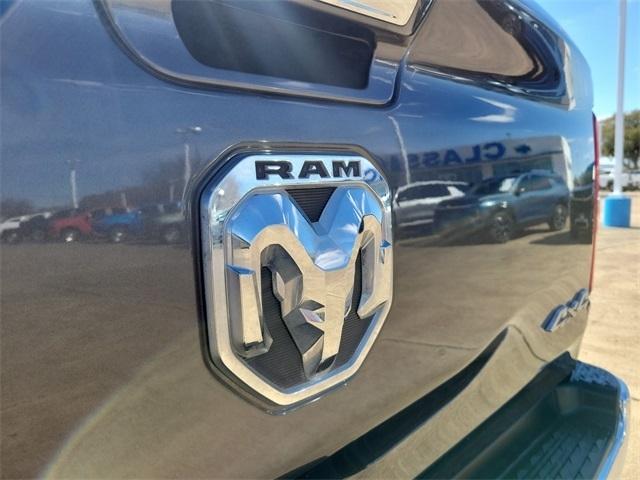 RAM 1500 Big Horn Crew Cab SWB 4WD 2020