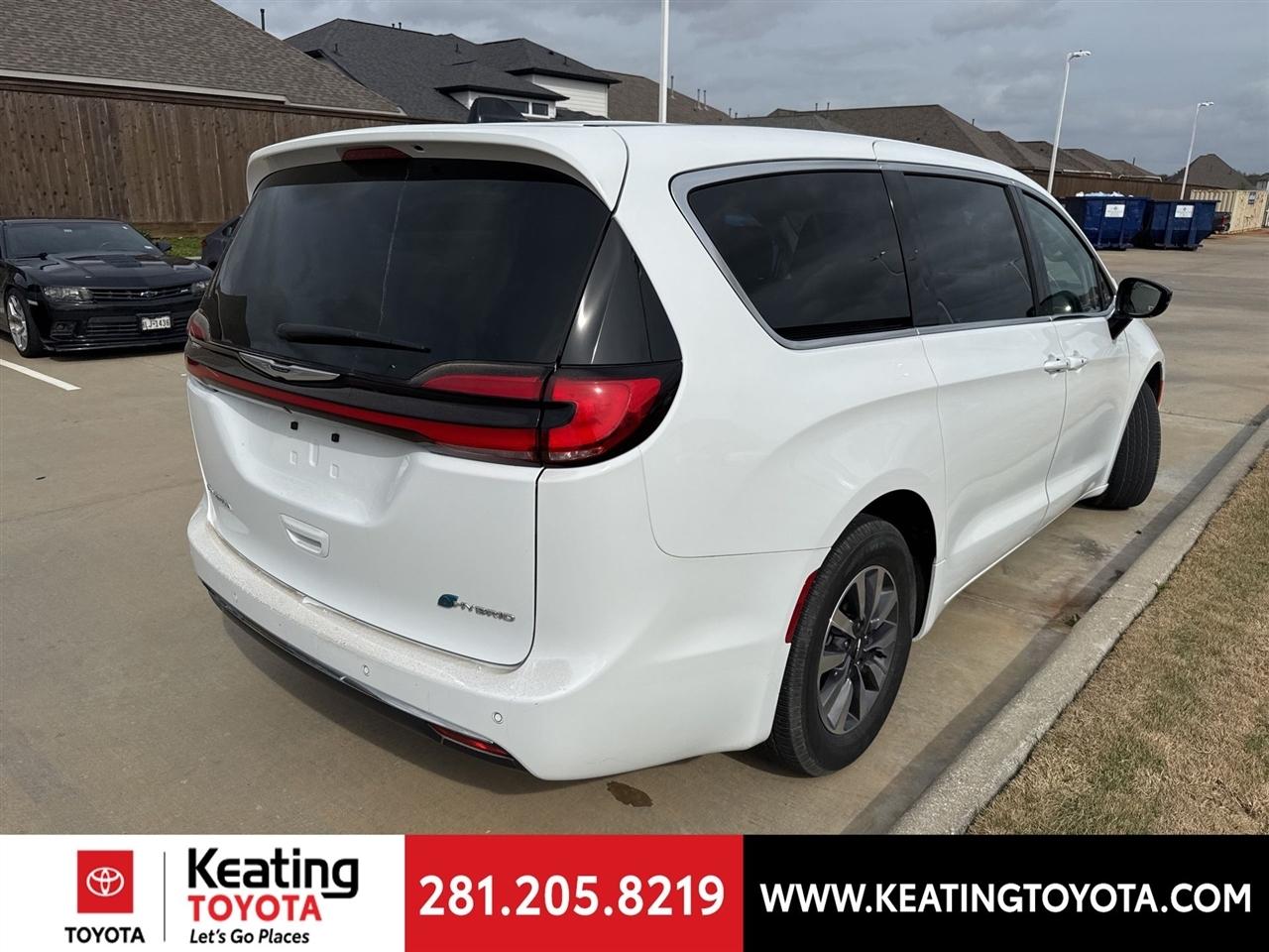 Chrysler Pacifica Hybrid Select 2024