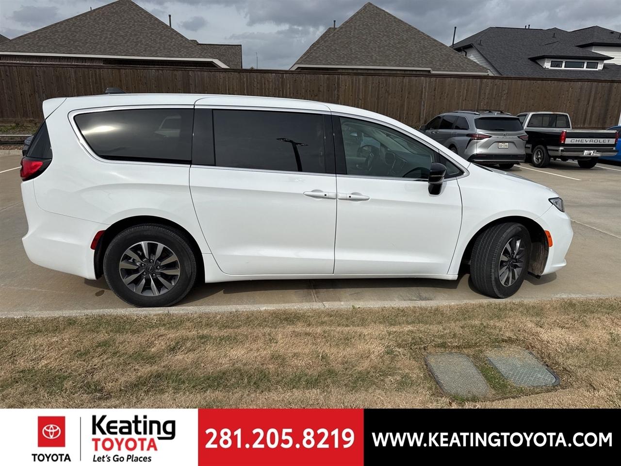 Chrysler Pacifica Hybrid Select 2024