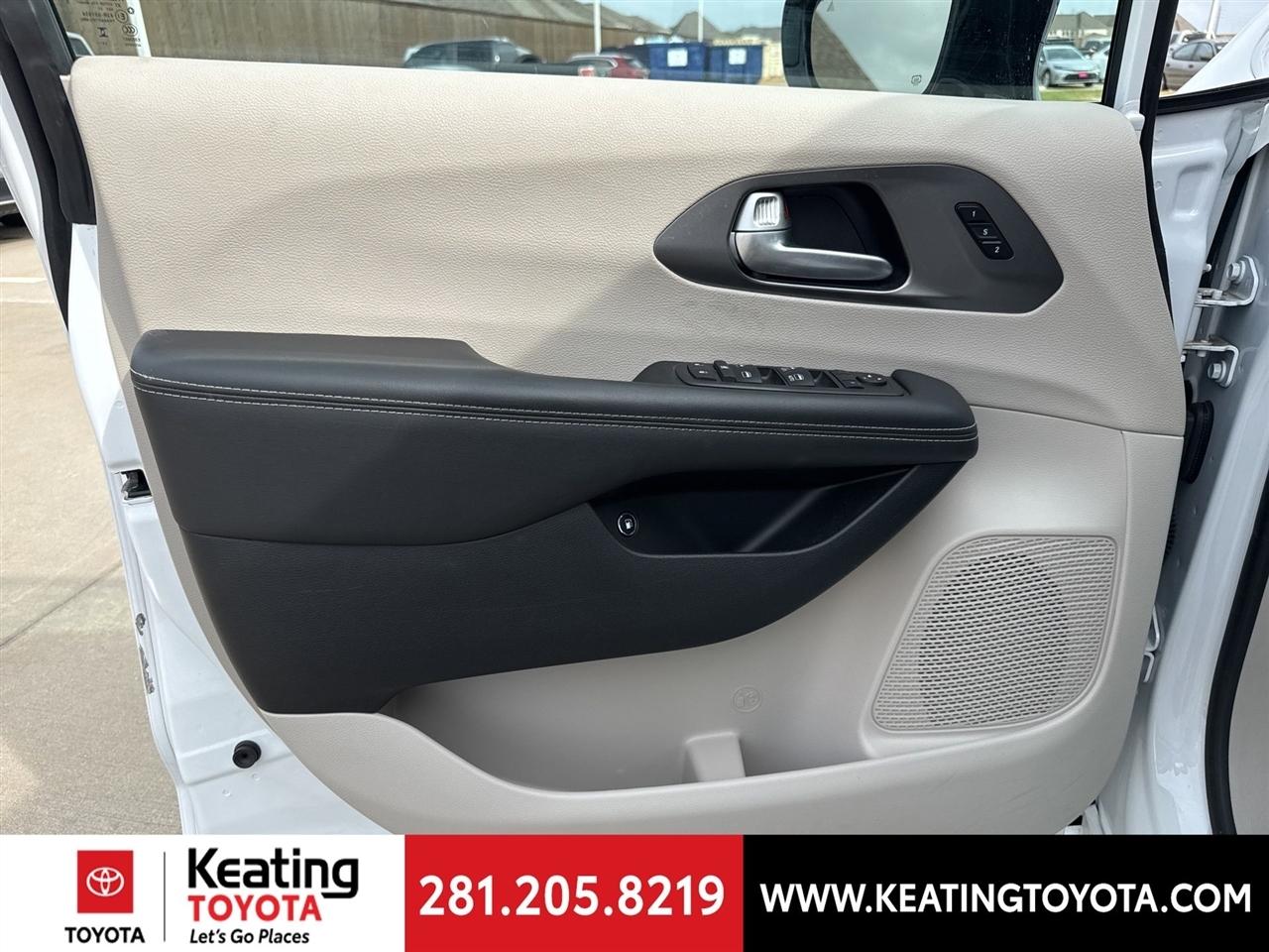 Chrysler Pacifica Hybrid Select 2024